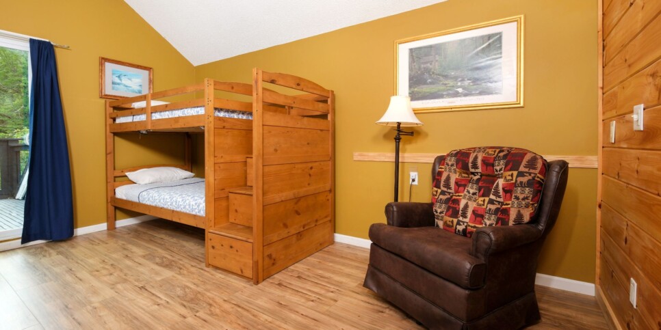 Gatlinburg Cabin - Bear Hugs - Bedroom