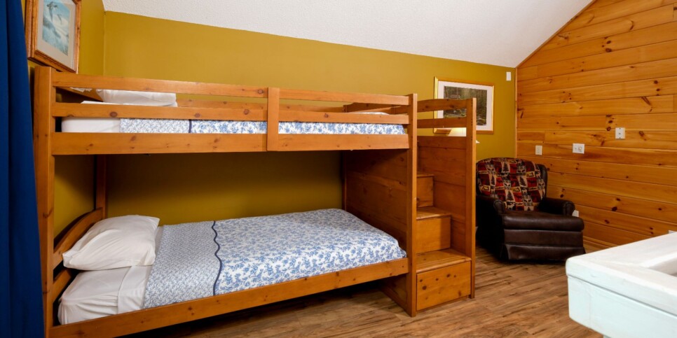 Gatlinburg Cabin - Bear Hugs - Bedroom