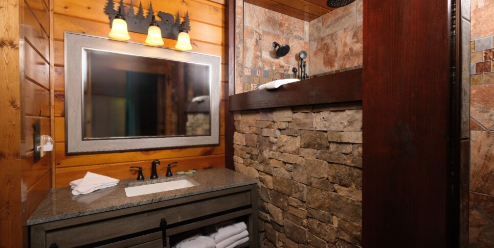 Chalet Village Cabin - Patriots Den - Bathroom