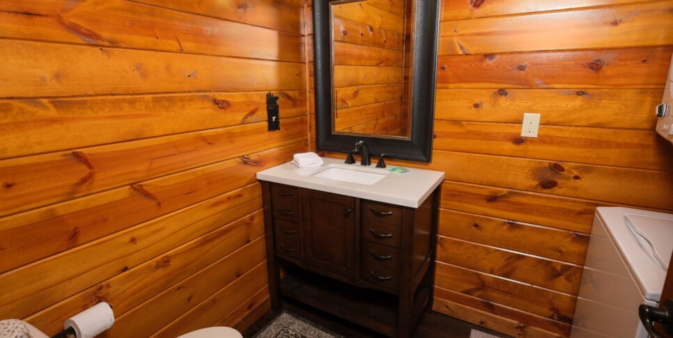 Chalet Village Cabin - Patriots Den - Bathroom