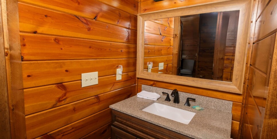 Chalet Village Cabin - Patriots Den - Bathroom