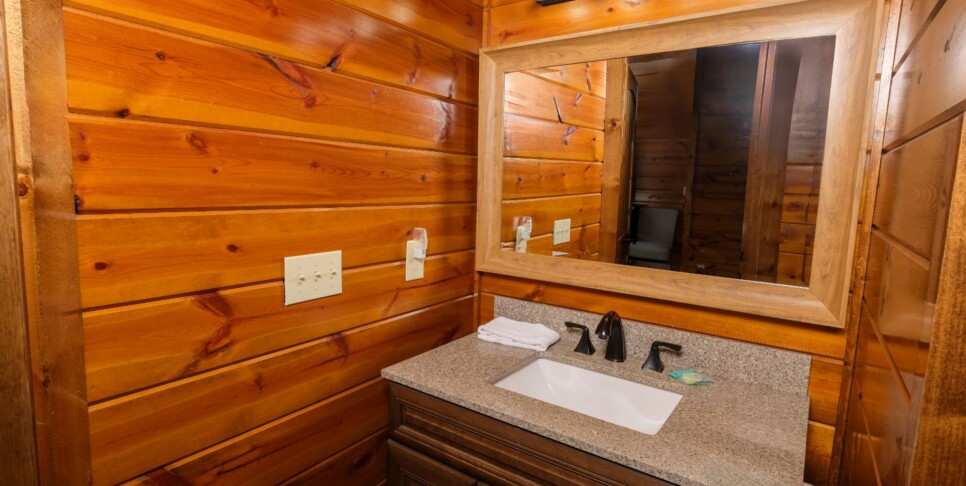 Chalet Village Cabin - Patriots Den - Bathroom