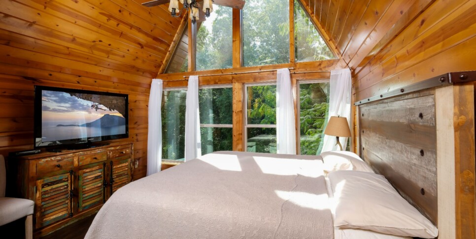 Chalet Village Cabin - Patriots Den - Bedroom