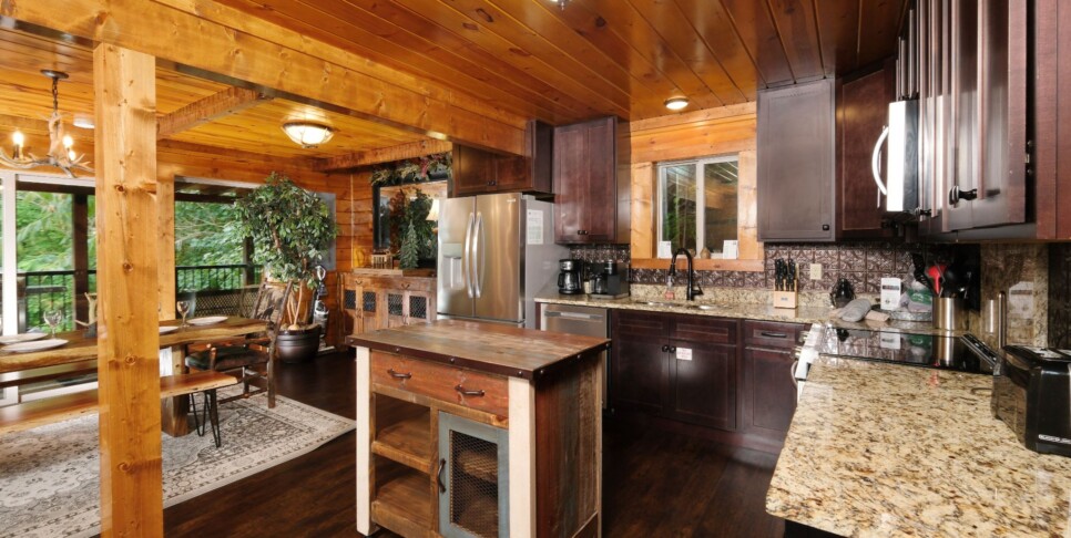 Chalet Village Cabin - Patriots Den - Kitchen
