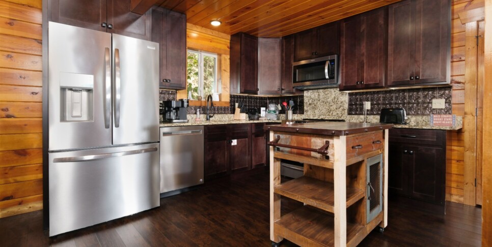 Chalet Village Cabin - Patriots Den - Kitchen