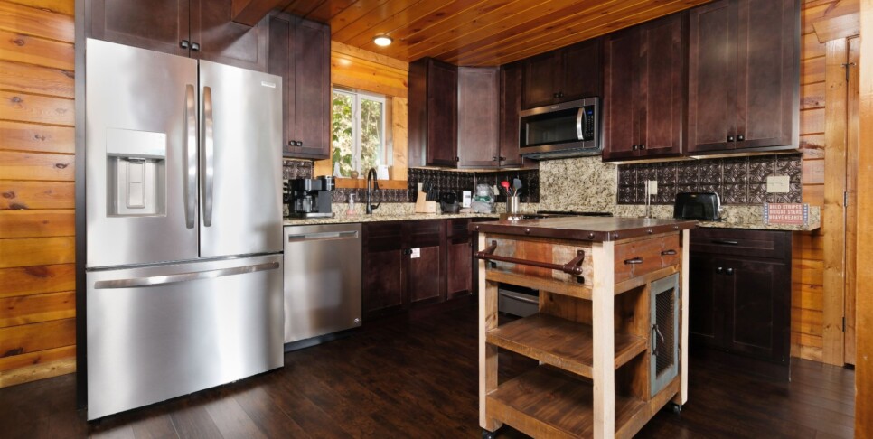 Chalet Village Cabin - Patriots Den - Kitchen