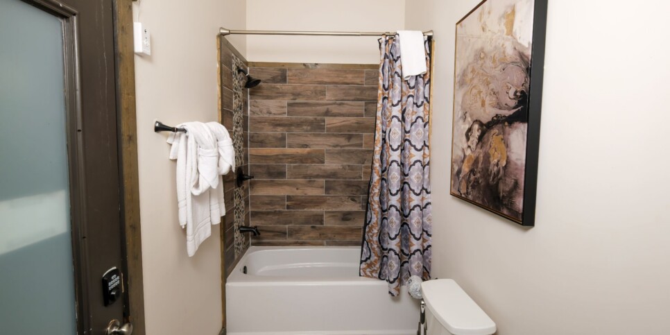 Chalet Village Cabin - Whitney's Way - Bathroom