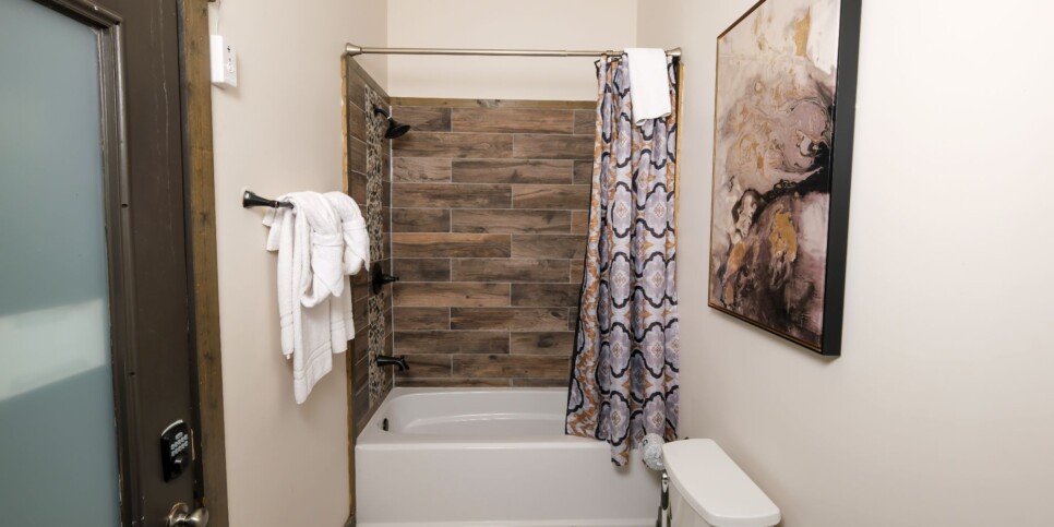 Chalet Village Cabin - Whitney's Way - Bathroom