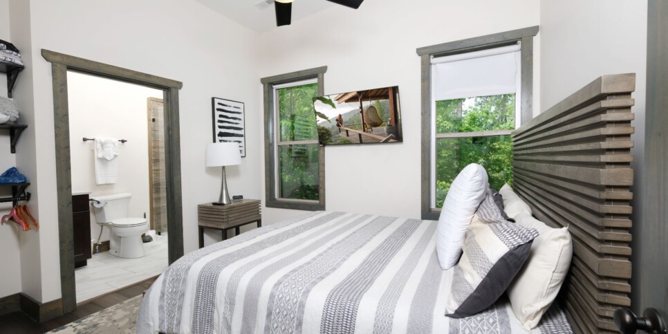 Chalet Village Cabin - Whitney's Way - Bedroom