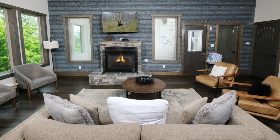 Chalet Village Cabin - Whitney's Way - Living Room