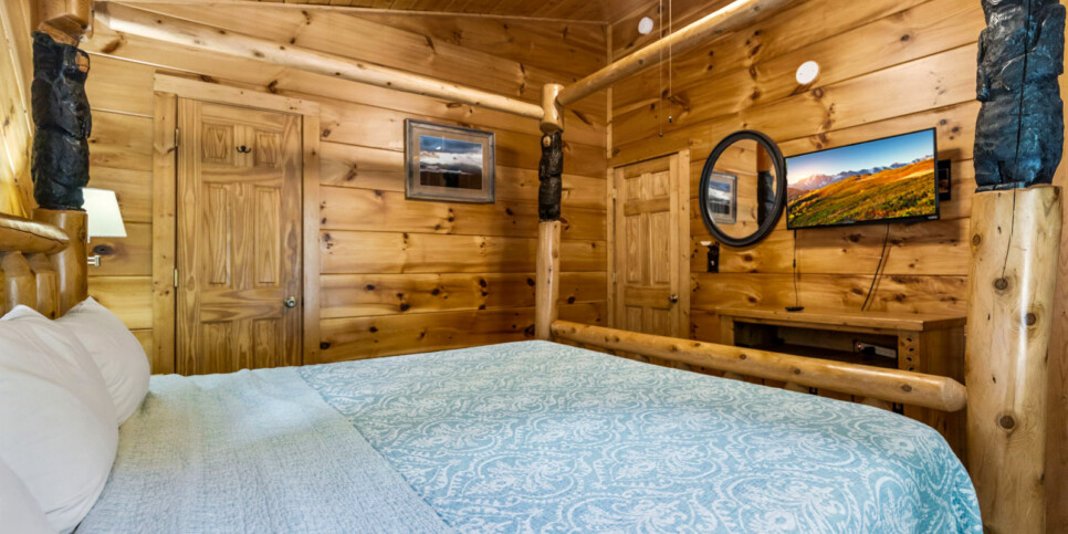 Gatlinburg A Million Dollar View Bedroom