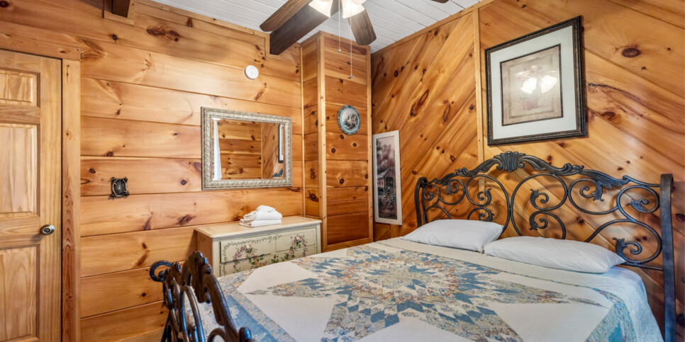 Gatlinburg A Million Dollar View Bedroom