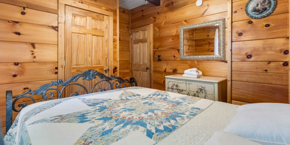 Gatlinburg A Million Dollar View Bedroom