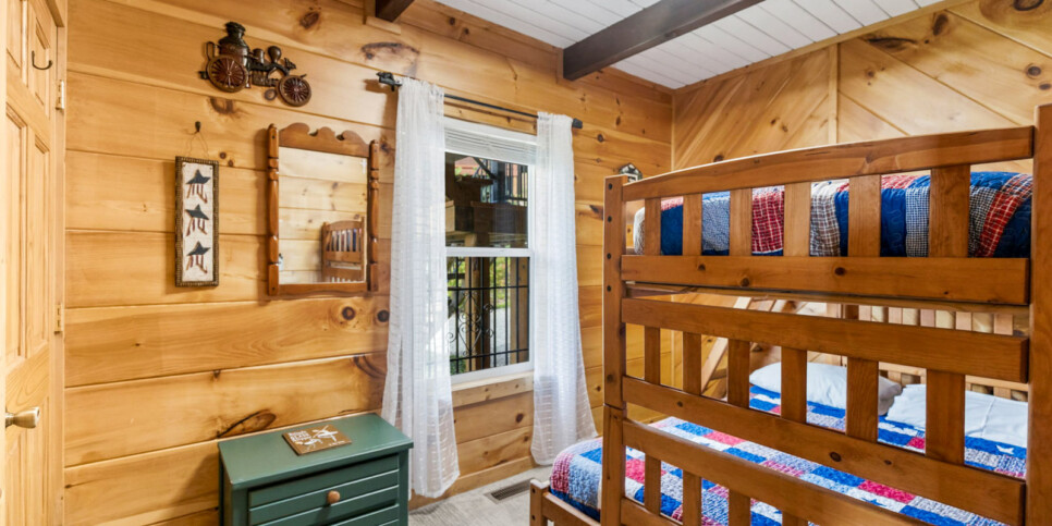 Gatlinburg A Million Dollar View Bedroom