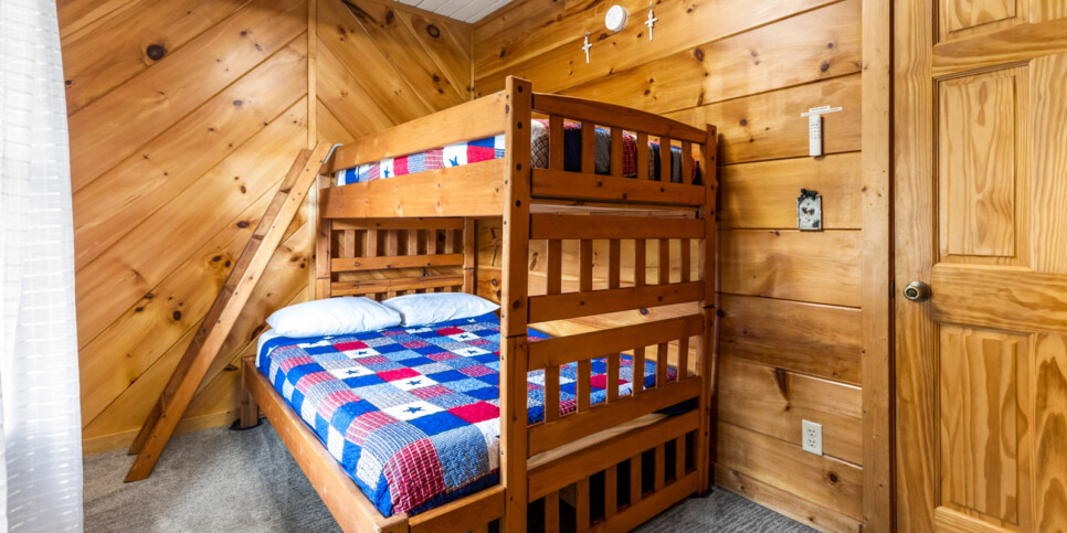 Gatlinburg A Million Dollar View Bedroom