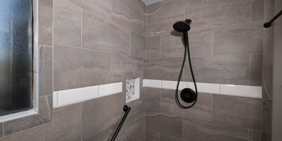 Gatlinburg - Chalet Luzerne 1860 - Bathroom