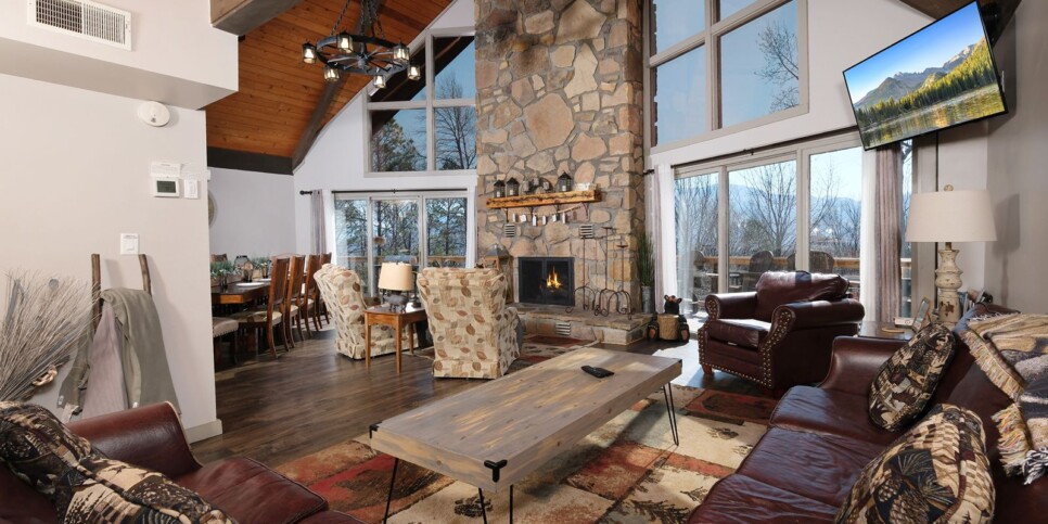 Gatlinburg - Chalet Luzerne 1860 - Living Room