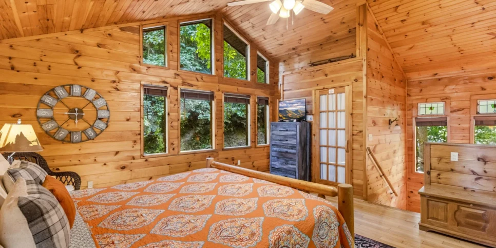 Gatlinburg Smoky Getaway Bedroom