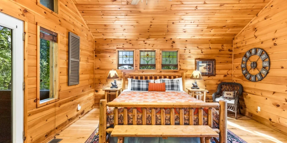 Gatlinburg Smoky Getaway Bedroom