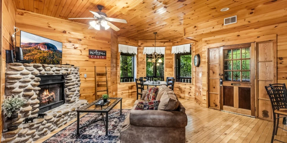 Gatlinburg Smoky Getaway Living Room