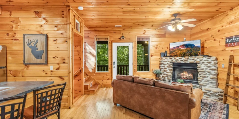 Gatlinburg Smoky Getaway Living Room