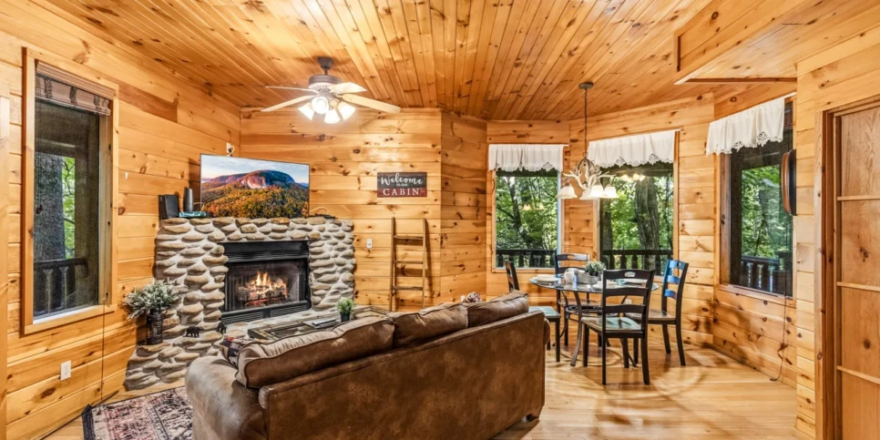 Gatlinburg Smoky Getaway Living Room