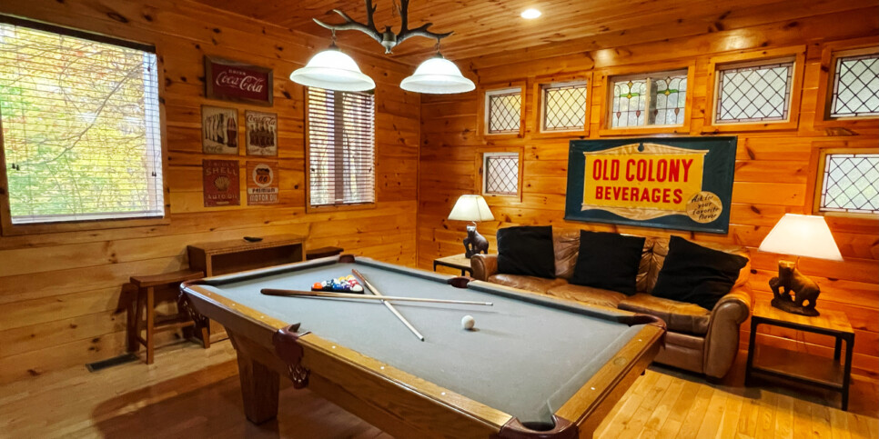 gatlinburg smoky getaway rec room