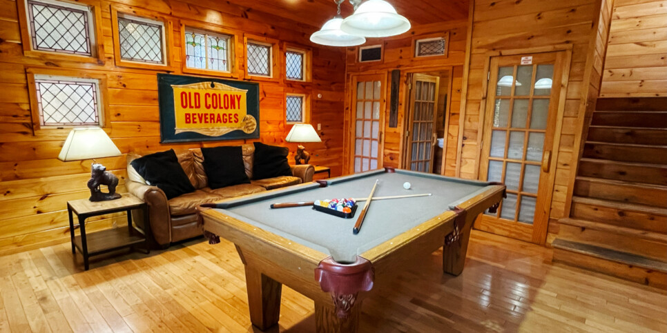gatlinburg smoky getaway rec room