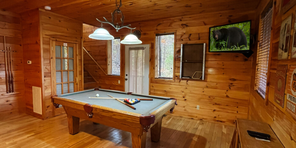 gatlinburg smoky getaway rec room