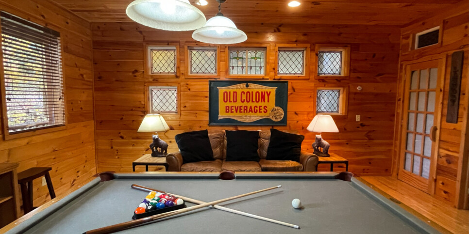 gatlinburg smoky getaway rec room