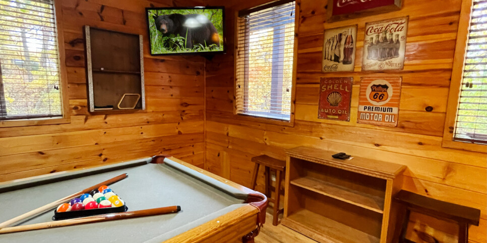 gatlinburg smoky getaway rec room