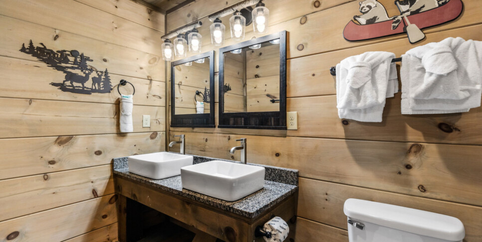 Gatlinburg Splash N Heavenly View Bathroom