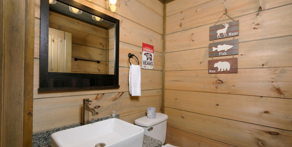 gatlinburg splash n heavenly views bathroom