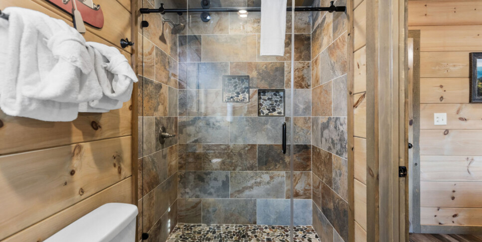 Gatlinburg Splash N Heavenly View Bathroom