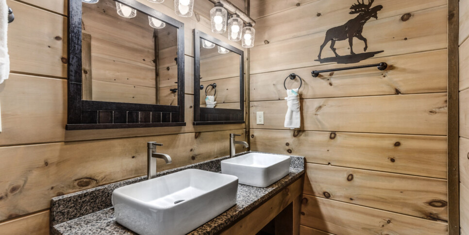 Gatlinburg Splash N Heavenly View Bathroom