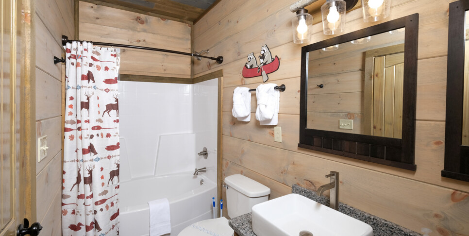 gatlinburg splash n heavenly views bathroom