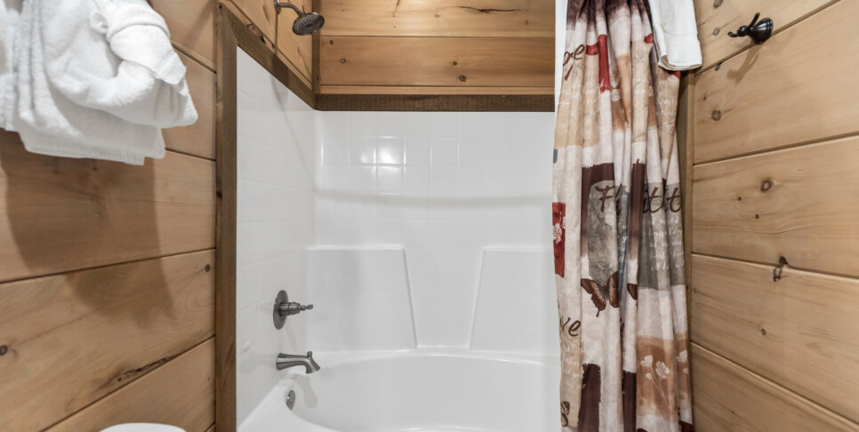 Gatlinburg Splash N Heavenly View Bathroom