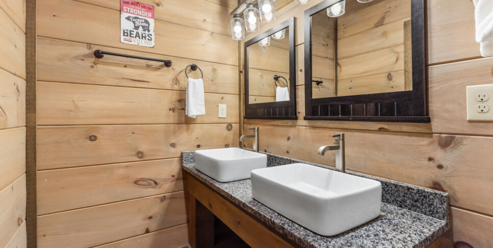 Gatlinburg Splash N Heavenly View Bathroom