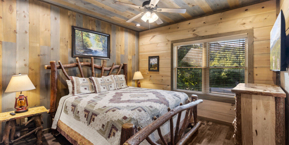 Gatlinburg Splash N Heavenly View Bedroom