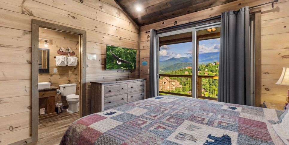 Gatlinburg Splash N Heavenly View Bedroom