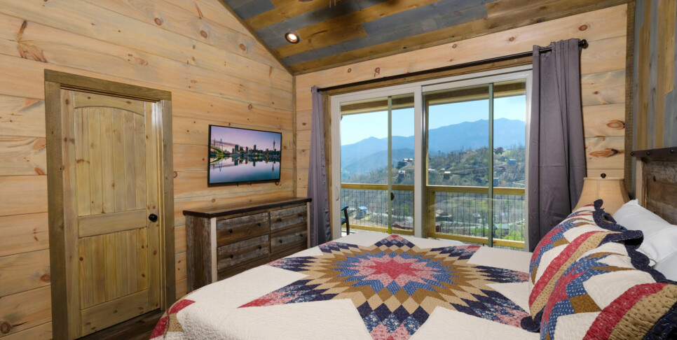 gatlinburg splash n heavenly views bedroom