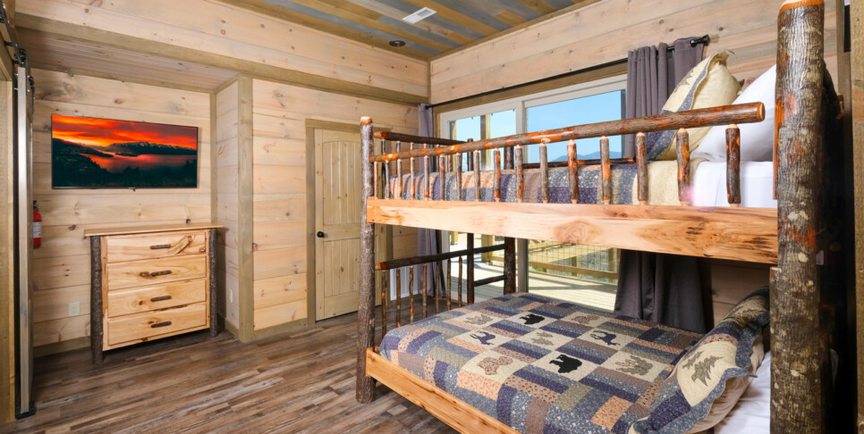 gatlinburg splash n heavenly views bedroom
