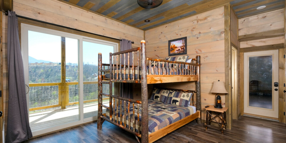 gatlinburg splash n heavenly views bedroom