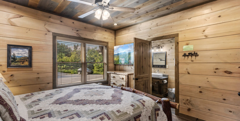 Gatlinburg Splash N Heavenly View Bedroom