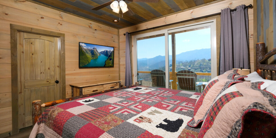 gatlinburg splash n heavenly views bedroom