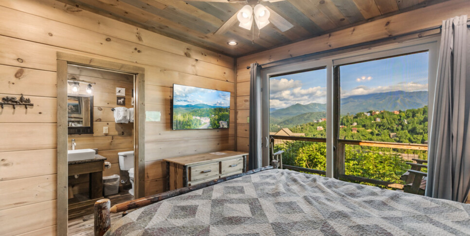 Gatlinburg Splash N Heavenly View Bedroom