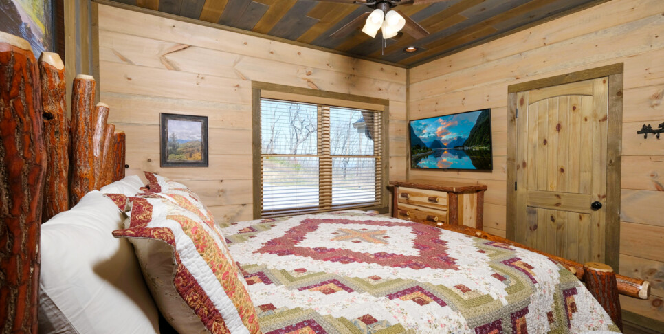 gatlinburg splash n heavenly views bedroom