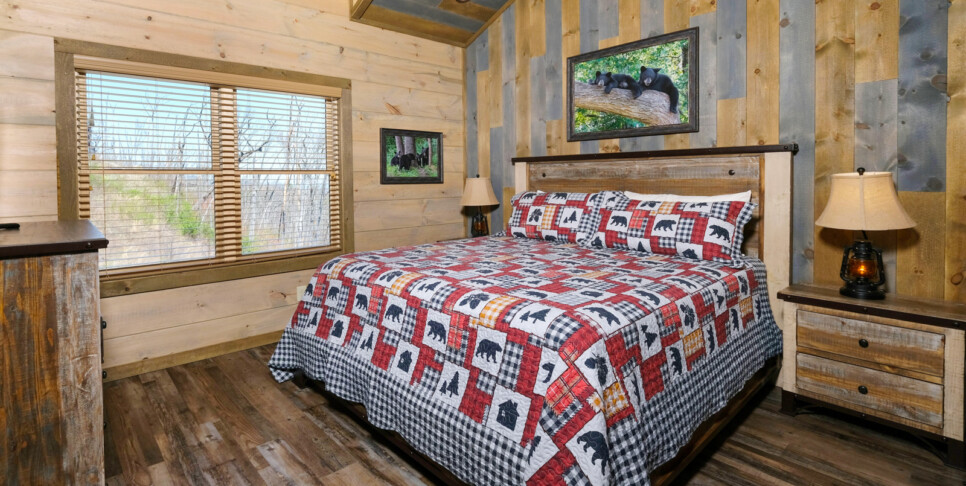 gatlinburg splash n heavenly views bedroom