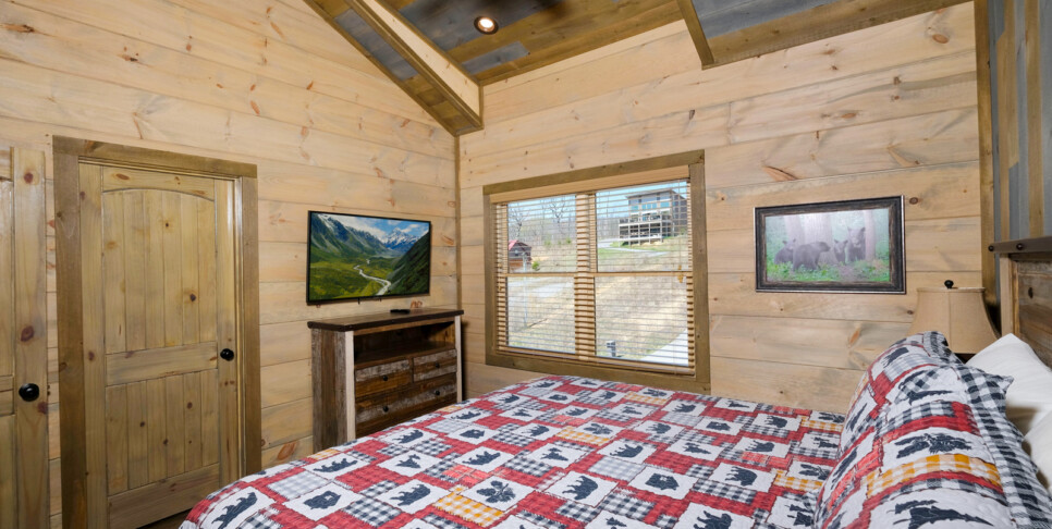 gatlinburg splash n heavenly views bedroom