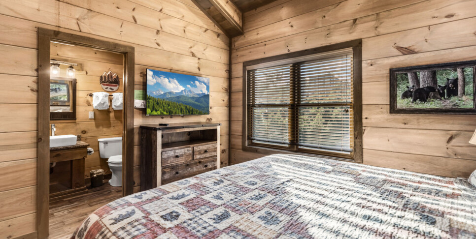 Gatlinburg Splash N Heavenly View Bedroom